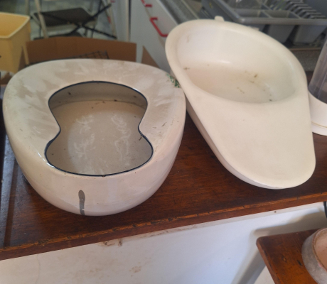 (Brakpan ) - VINTAGE ENAMEL BED PAN AND PLASTIC BED PAN  ON OFFER