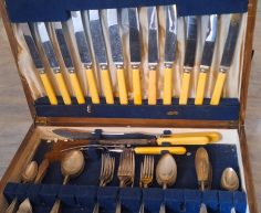 (Brakpan ) - Cutlery set  R 500
